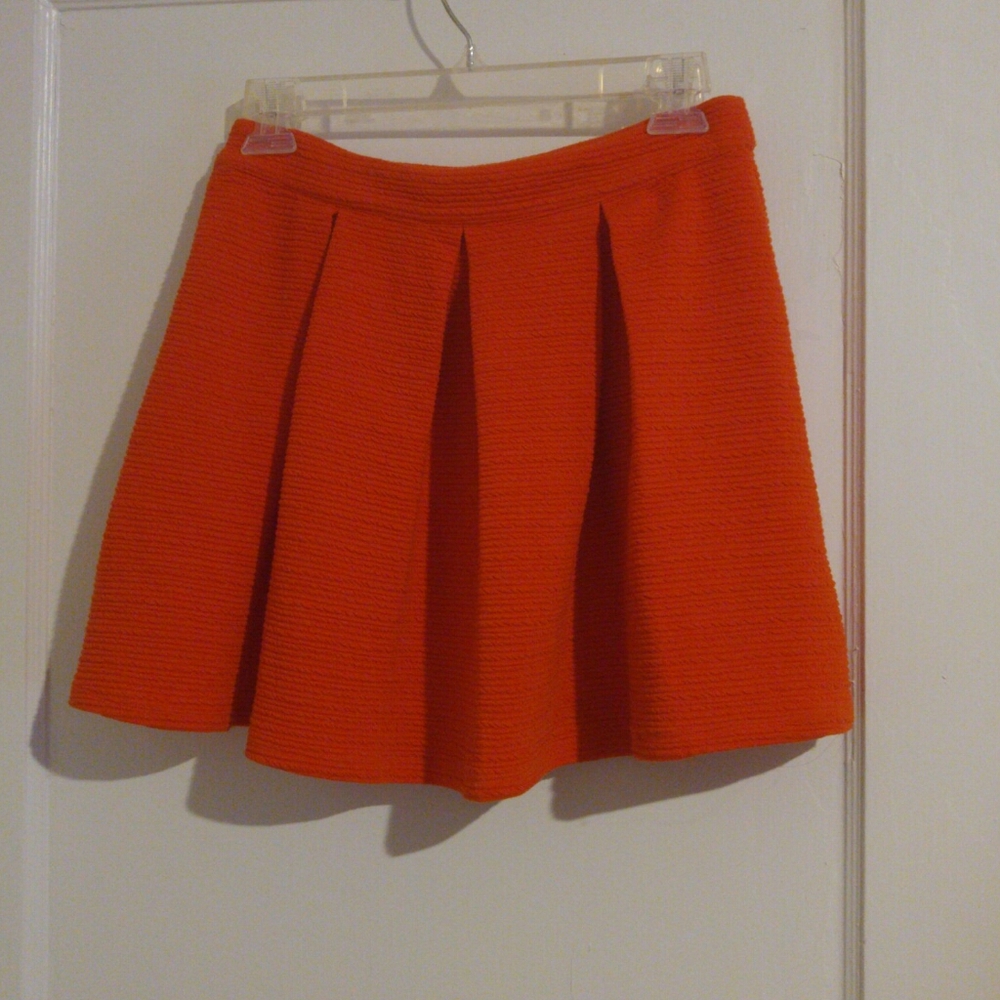 Forever 21 Women's Dark Orange Pleated Mini Skirt Size Small - Picture 2 of 4